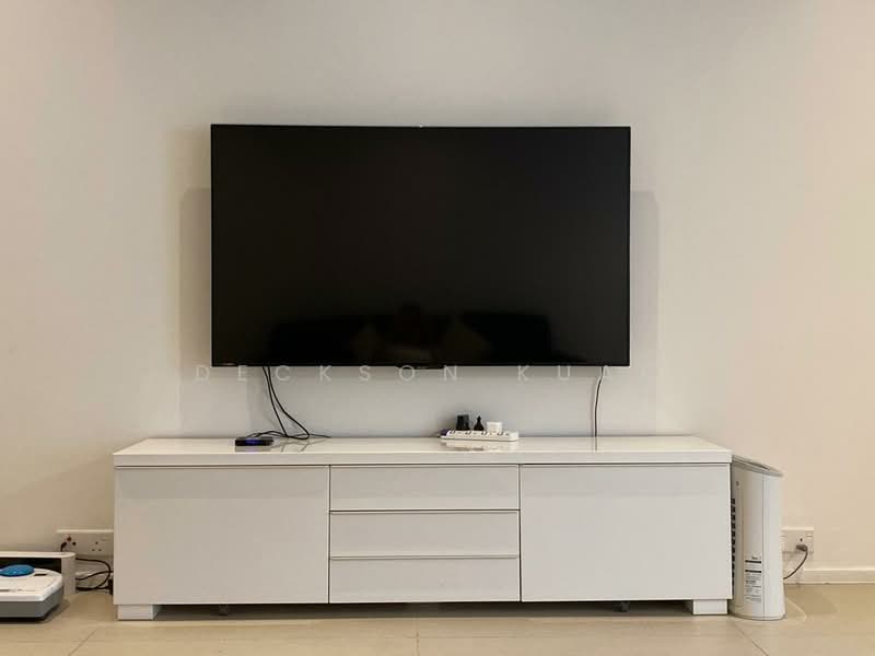 Servis Apartment untuk Disewa di Arcoris SOHO - Deckson Kuar - Living Room - PropertyGuru.com.my
