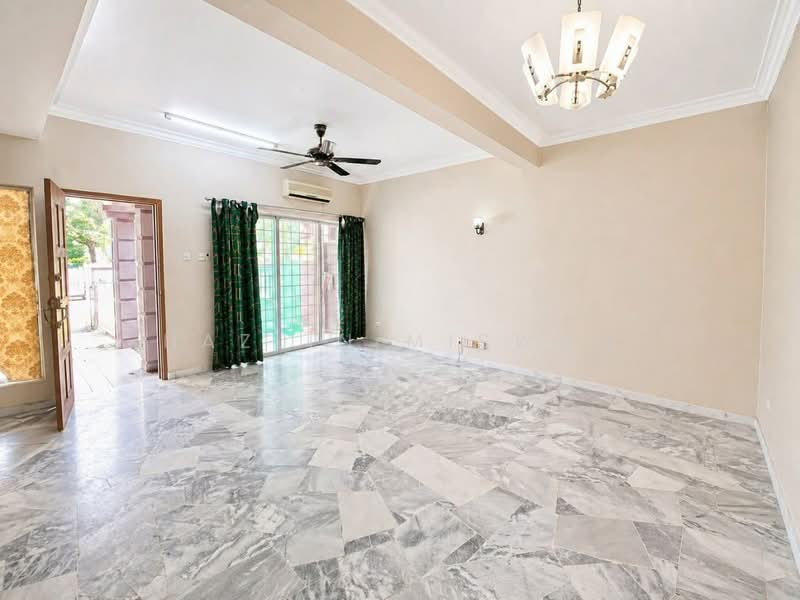 Rumah Teres 2 Tingkat untuk Dijual di Seksyen 13 (Shah Alam) - Hazlin Miswan - Living Room - PropertyGuru.com.my