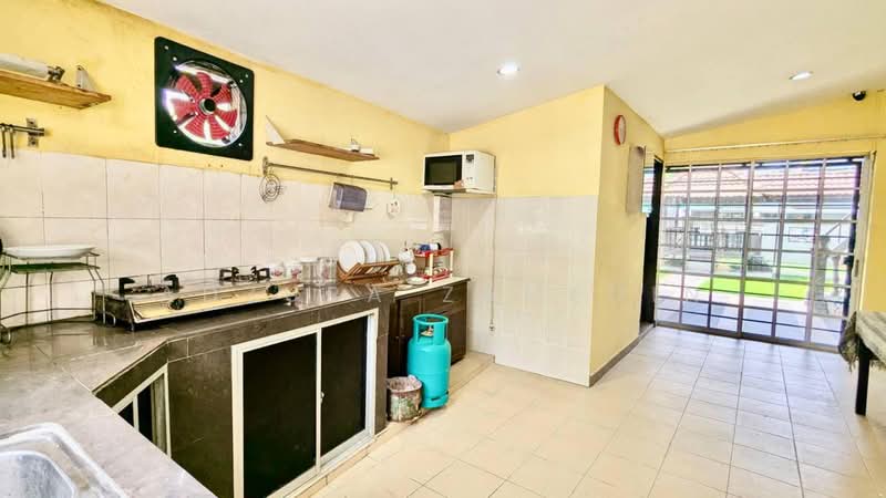 2.5-storey Terraced House for Sale in Seksyen 7 (Shah Alam) - Adzura Zamedin - Kitchen - PropertyGuru.com.my