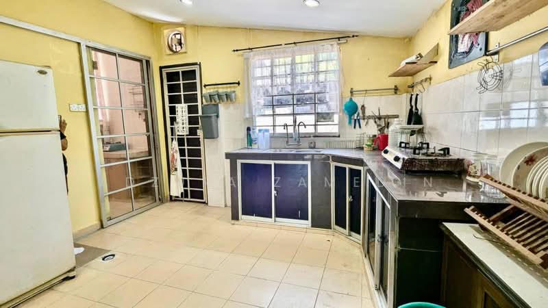 2.5-storey Terraced House for Sale in Seksyen 7 (Shah Alam) - Adzura Zamedin - Kitchen - PropertyGuru.com.my