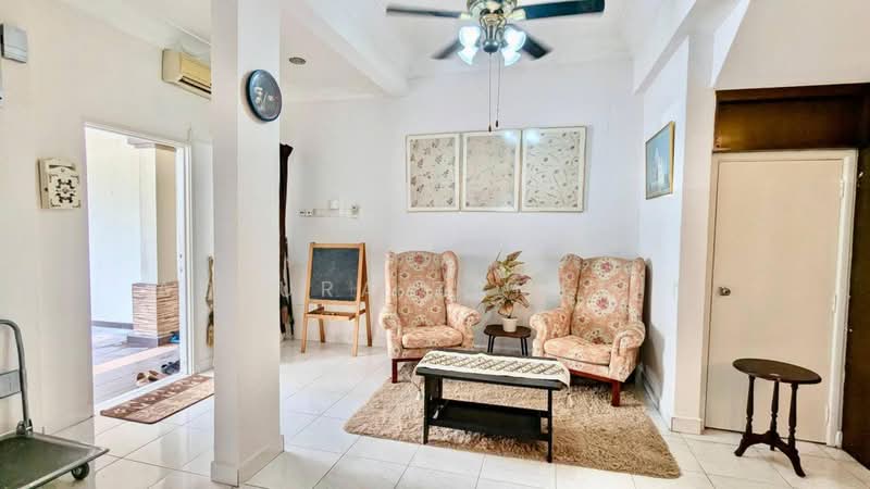 2.5-storey Terraced House for Sale in Seksyen 7 (Shah Alam) - Adzura Zamedin - Living Room - PropertyGuru.com.my