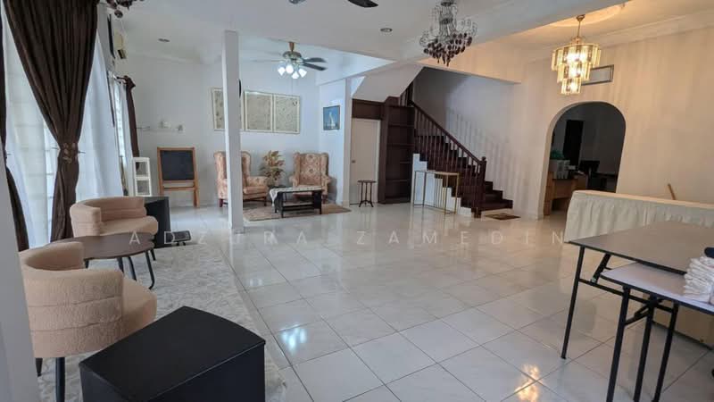 2.5-storey Terraced House for Sale in Seksyen 7 (Shah Alam) - Adzura Zamedin - Living Room - PropertyGuru.com.my