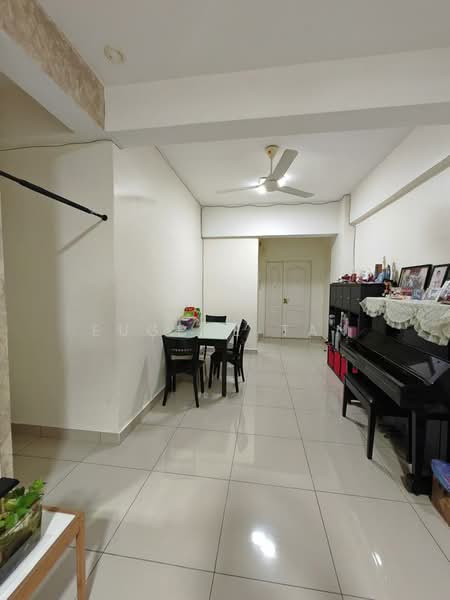 Kondominium untuk Dijual di Park 51 Residency - Eugene Tan - Living Room - PropertyGuru.com.my
