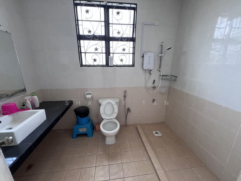 Rumah Berkembar untuk Dijual di Sungai Long (Bandar Sungai Long) - Shanny Tan - Bathroom - PropertyGuru.com.my