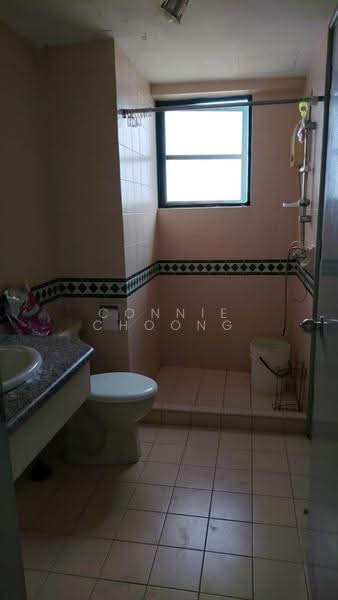 Kondominium untuk Dijual di The Straits View Condominium - Connie Choong - Bathroom - PropertyGuru.com.my