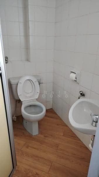 Kondominium untuk Dijual di The Straits View Condominium - Connie Choong - Bathroom - PropertyGuru.com.my