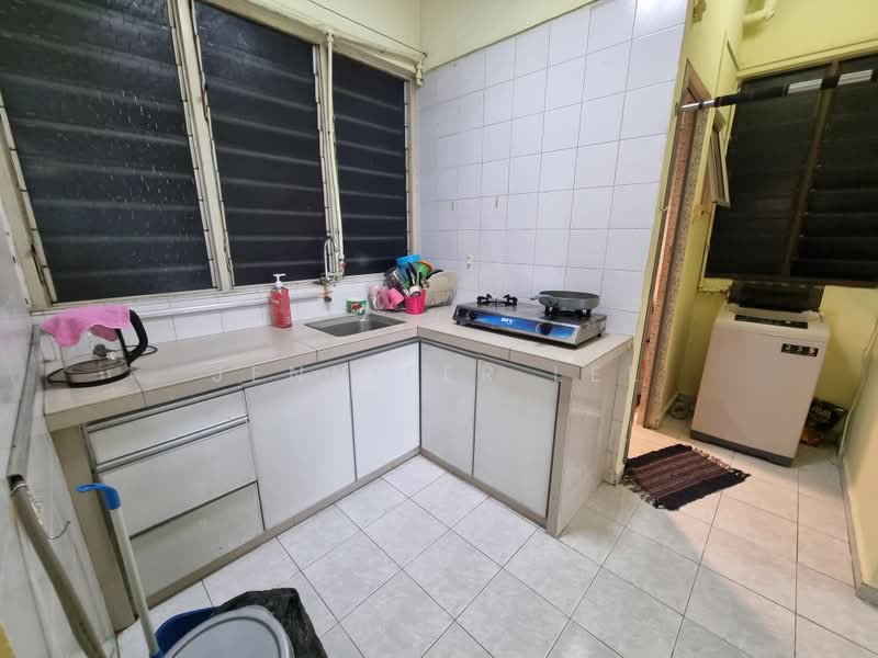 Pangsapuri untuk Disewa di BJ Court Apartment - Jennifer Lee - Kitchen - PropertyGuru.com.my