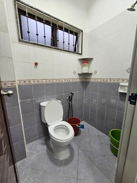 Rumah Banglo untuk Disewa di Taman Desa Tebrau (Tebrau) - Dominic Chow - Bathroom - PropertyGuru.com.my