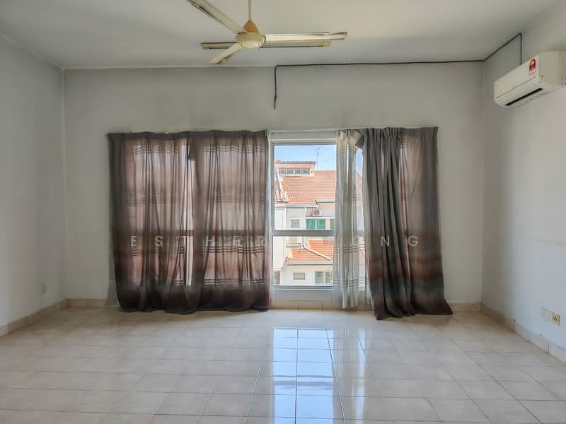 Townhouse for Sale in Kota Kemuning (Shah Alam) - Esther Leong - Living Room - PropertyGuru.com.my