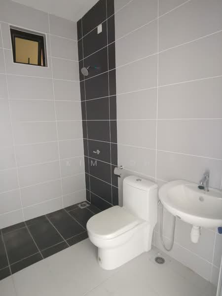 Soho untuk Dijual di Taman Austin Perdana (Tebrau) - Kim Loh - Bathroom - PropertyGuru.com.my