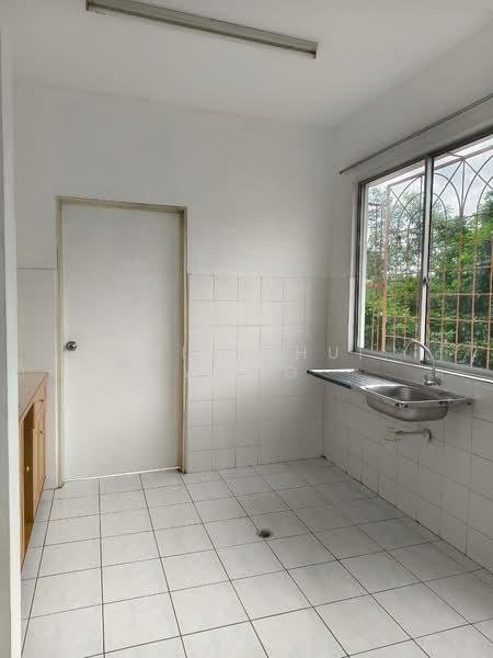 Pangsapuri untuk Dijual di Beverly Hills 5 - Ching Hui Wong - Kitchen - PropertyGuru.com.my