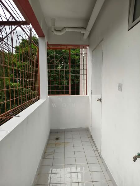 Pangsapuri untuk Dijual di Beverly Hills 5 - Ching Hui Wong - Balcony - PropertyGuru.com.my