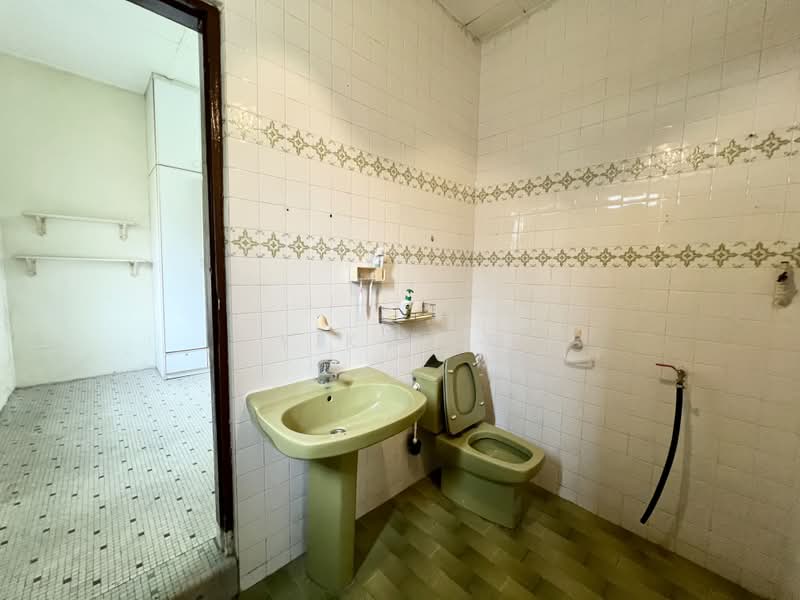 Link Bungalow for Sale in Taman Melodies (Johor Bahru) - Yik Tat - Bathroom - PropertyGuru.com.my