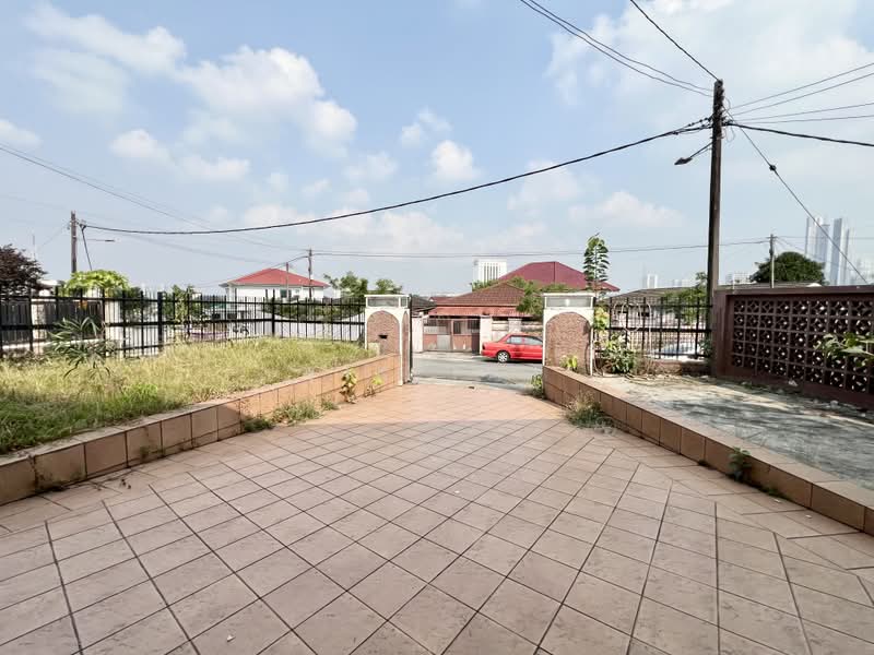 Link Bungalow for Sale in Taman Melodies (Johor Bahru) - Yik Tat - Exterior - PropertyGuru.com.my