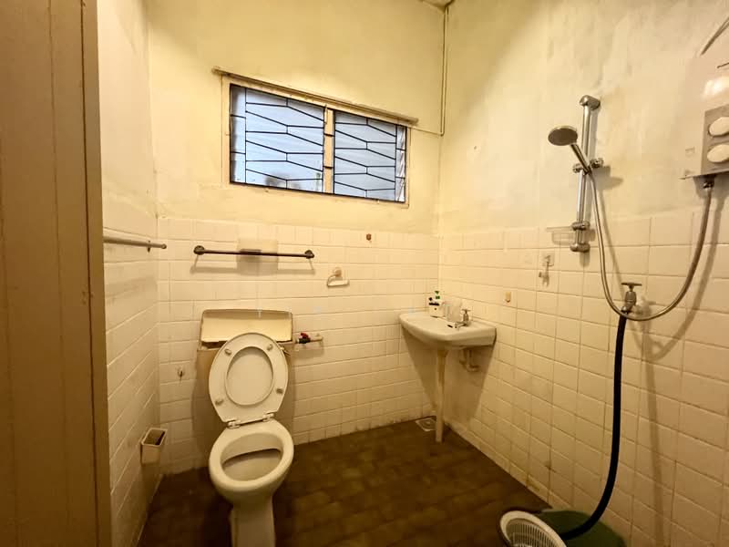 Link Bungalow for Sale in Taman Melodies (Johor Bahru) - Yik Tat - Bathroom - PropertyGuru.com.my