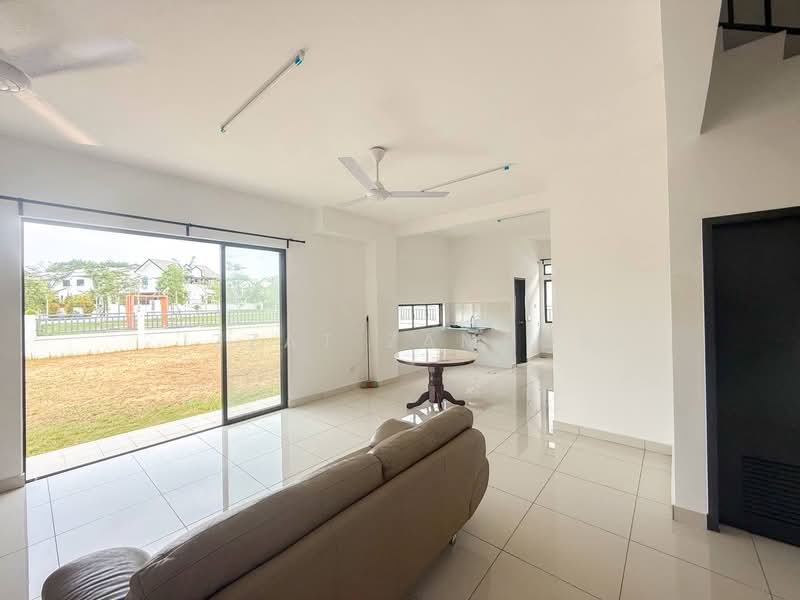 Rumah Teres 2 Tingkat untuk Dijual di Alam Sari (Bangi) - Izzat Zamros - PropertyGuru.com.my