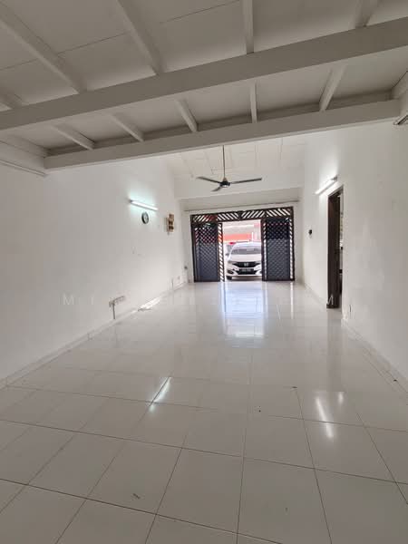 Rumah Teres 1 Tingkat untuk Disewa di Taman Pelangi (Johor Bahru) - Michelle Lim - Entrance - PropertyGuru.com.my