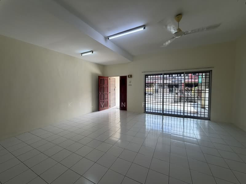 2-storey Terraced House for Sale in Taman Bandar Baru Selatan (Kampar) - Kelvin Foo - Living Room - PropertyGuru.com.my