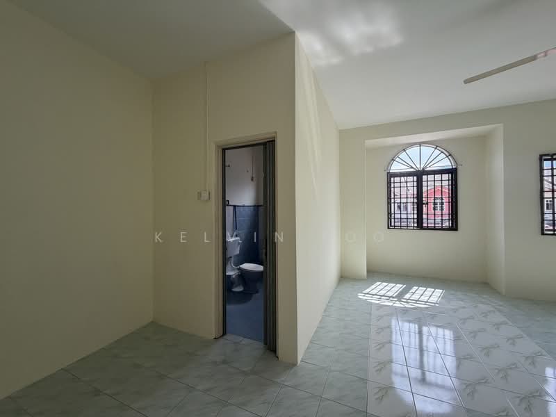 2-storey Terraced House for Sale in Taman Bandar Baru Selatan (Kampar) - Kelvin Foo - Bathroom - PropertyGuru.com.my
