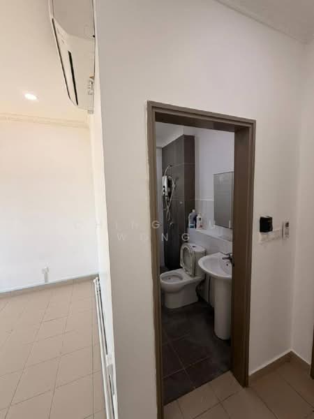 Kondominium untuk Disewa di Kingfisher Inanam Condominium - Ching Hui Wong - Bathroom - PropertyGuru.com.my