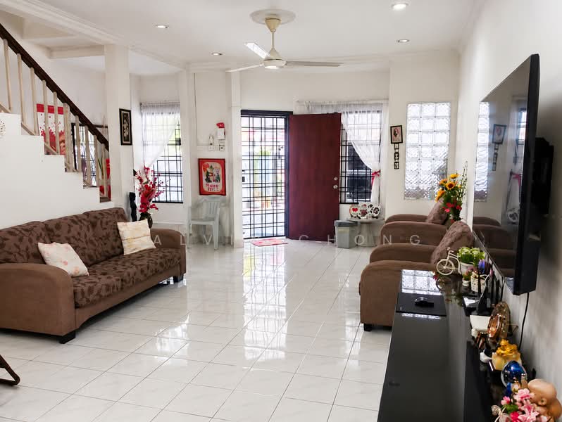 Rumah Teres 2 Tingkat untuk Dijual di Taman Putra Prima (Puchong) - Calvin Chong - Living Room - PropertyGuru.com.my