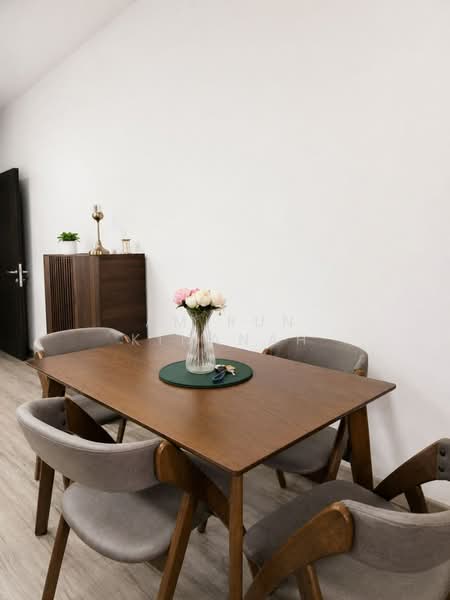 Servis Apartment untuk Disewa di Tuan Residency - Amirun Kinanah - Dining Room - PropertyGuru.com.my