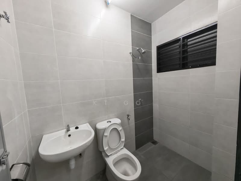 Rumah Teres 2 Tingkat untuk Dijual di Kampung Sungai Jarom (Jenjarom) - KT Go - Bathroom - PropertyGuru.com.my