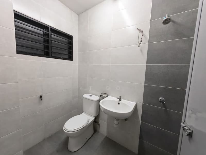 Rumah Teres 2 Tingkat untuk Dijual di Kampung Sungai Jarom (Jenjarom) - KT Go - Bathroom - PropertyGuru.com.my