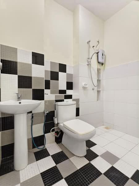 2-storey Terraced House for Sale in Taman Setia Indah (Tebrau) - JAN AU - Bathroom - PropertyGuru.com.my