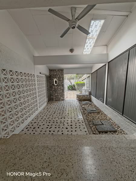 Rumah Banglo untuk Disewa di Petaling Jaya (Selangor) - Patricia Loh - Entrance - PropertyGuru.com.my