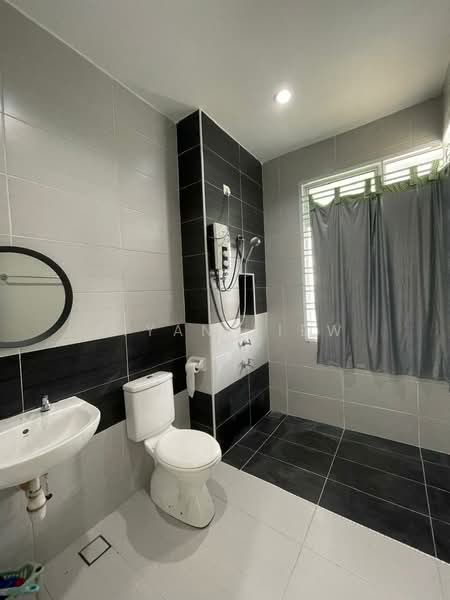 Rumah Kluster untuk Dijual di Taman Kempas Indah (Tebrau) - Ziyan Liew - Bathroom - PropertyGuru.com.my