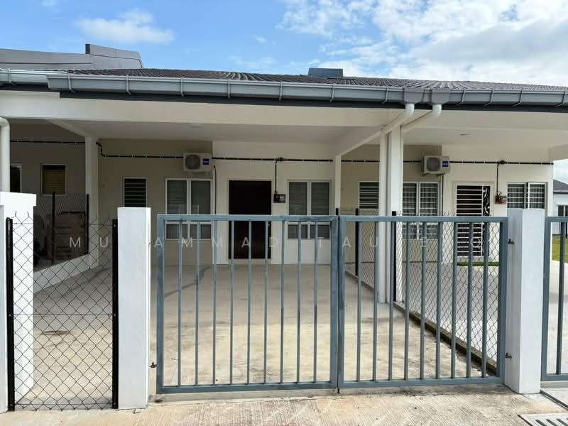 Rumah Teres 1 Tingkat untuk Disewa di Iringan Bayu (Seremban) - Muhammad Taufeeq - Exterior - PropertyGuru.com.my