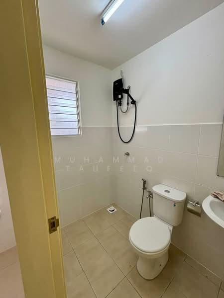 Rumah Teres 1 Tingkat untuk Disewa di Iringan Bayu (Seremban) - Muhammad Taufeeq - Bathroom - PropertyGuru.com.my