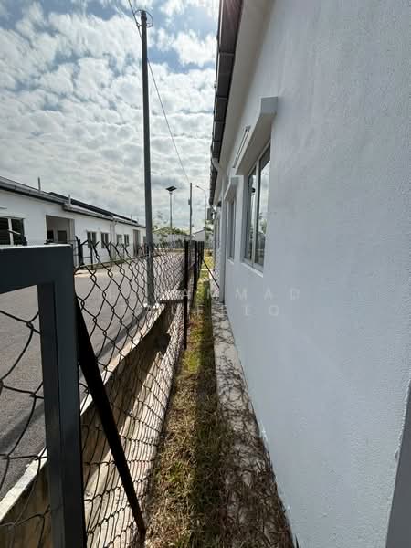 Rumah Teres 1 Tingkat untuk Disewa di Iringan Bayu (Seremban) - Muhammad Taufeeq - Exterior - PropertyGuru.com.my