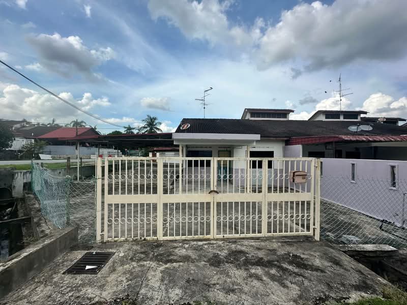 1-storey Terraced House for Sale in Johor Bahru (Johor) - Ray Tung - Exterior - PropertyGuru.com.my
