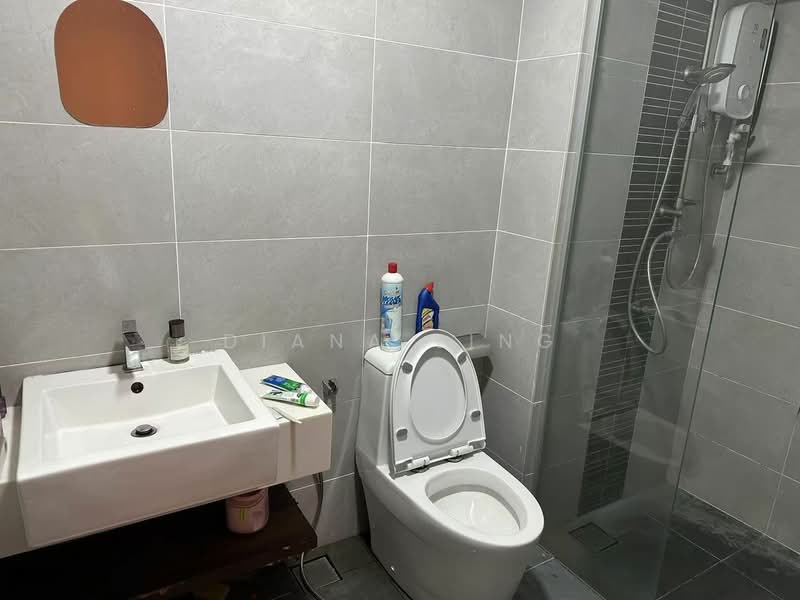 Service Residence for Sale at Far East - Diana Ling - Bathroom - PropertyGuru.com.my