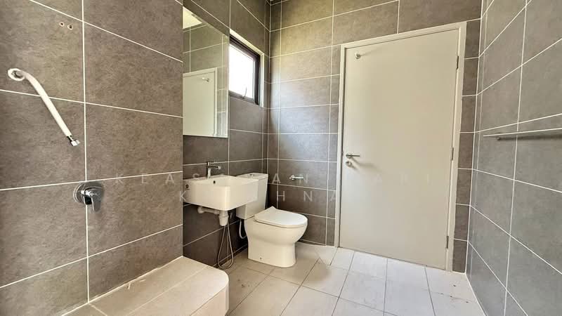 Semi-Detached House for Sale in Cyber 10 (Cyberjaya) - Keasavan Hari Krishnan - Bathroom - PropertyGuru.com.my
