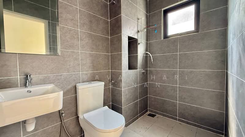 Semi-Detached House for Sale in Cyber 10 (Cyberjaya) - Keasavan Hari Krishnan - Bathroom - PropertyGuru.com.my