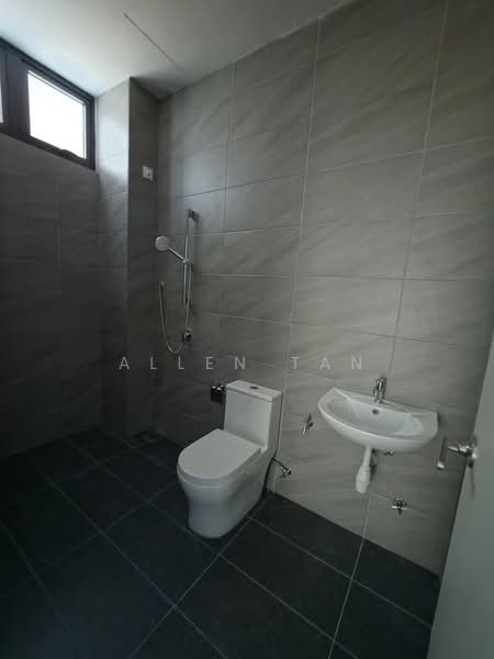 Townhouse for Rent in Kampung Sungai Kayu Ara (Petaling Jaya) - Allen Tan - Bathroom - PropertyGuru.com.my