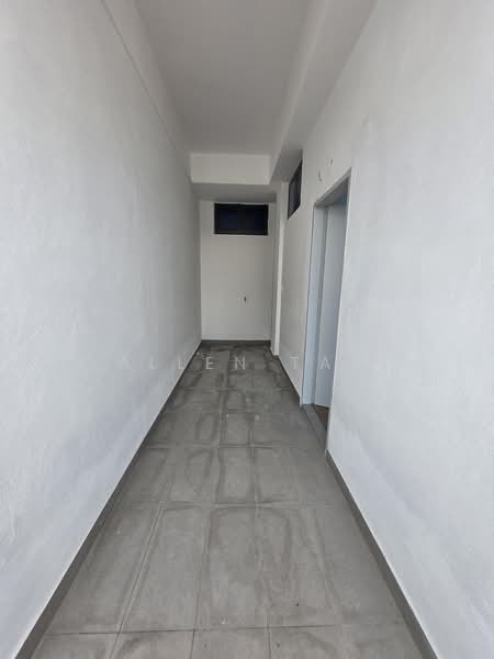 Townhouse for Rent in Kampung Sungai Kayu Ara (Petaling Jaya) - Allen Tan - Corridor - PropertyGuru.com.my