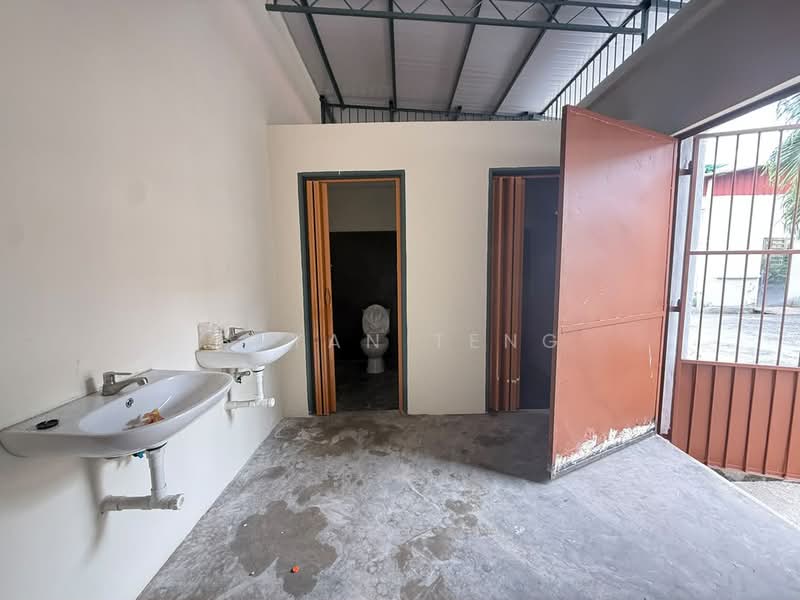 Shop for Rent in George Town (Penang) - Bryan Teng - Bathroom - PropertyGuru.com.my