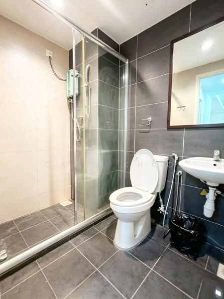 Condominium for Sale at Kinta Riverfront Hotel & Suites - Qazin Khoo - Bathroom - PropertyGuru.com.my