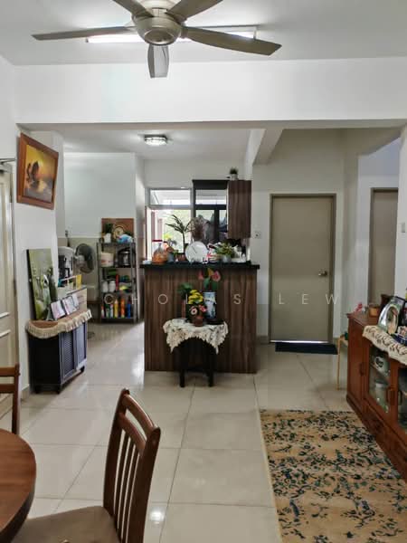 Rumah Bandar untuk Dijual di Seri Kembangan (Selangor) - Nicholas Lew - Living Room - PropertyGuru.com.my