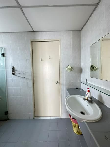 Condominium for Sale at Sterling - Allen Tan - Bathroom - PropertyGuru.com.my