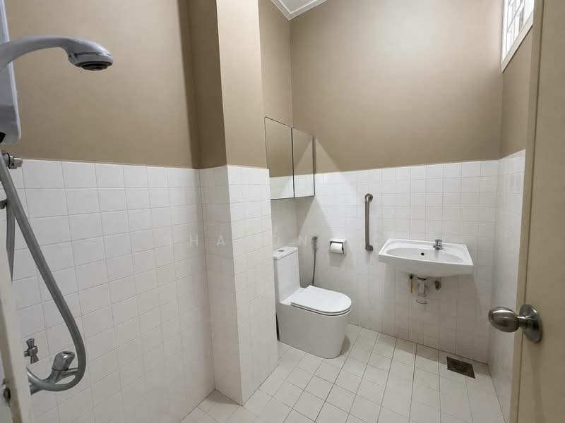 2-storey Terraced House for Sale in Taman Perling (Perling) - Sharon Ng - Bathroom - PropertyGuru.com.my