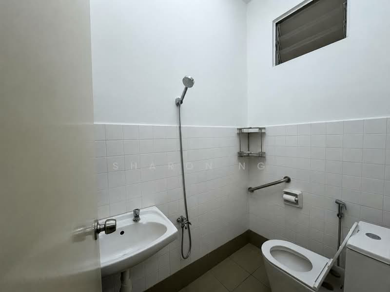 2-storey Terraced House for Sale in Taman Perling (Perling) - Sharon Ng - Bathroom - PropertyGuru.com.my