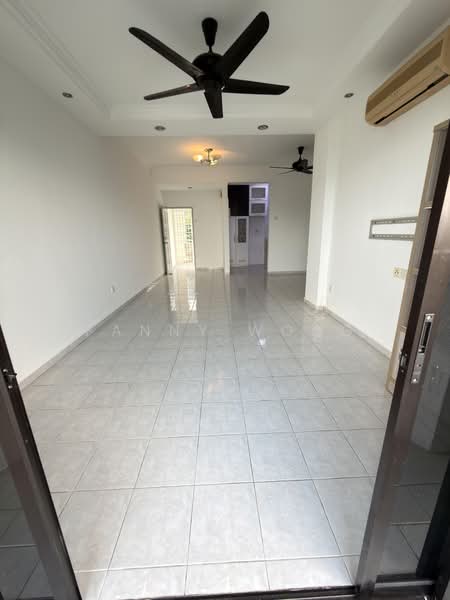 Kondominium untuk Dijual di Vistaria Condominium - Fanny Wong - Living Room - PropertyGuru.com.my