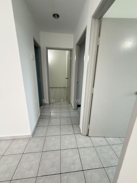 Kondominium untuk Dijual di Vistaria Condominium - Fanny Wong - Corridor - PropertyGuru.com.my