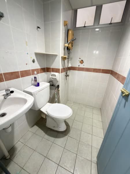 Kondominium untuk Dijual di Vistaria Condominium - Fanny Wong - Bathroom - PropertyGuru.com.my