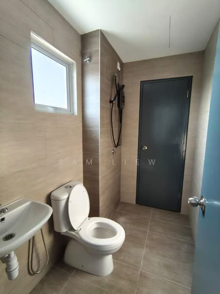 Rumah Teres 2 Tingkat untuk Disewa di Bandar Indahpura (Kulai) - Sam Liew - Bathroom - PropertyGuru.com.my